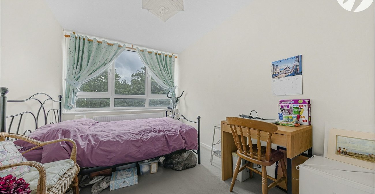2 bedroom property for sale in London | Robinson Jackson