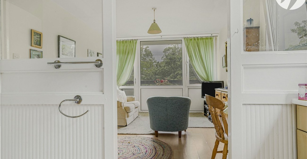 2 bedroom property for sale in London | Robinson Jackson