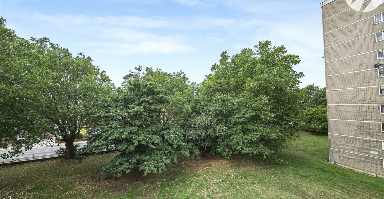 2 bedroom property for sale in London | Robinson Jackson