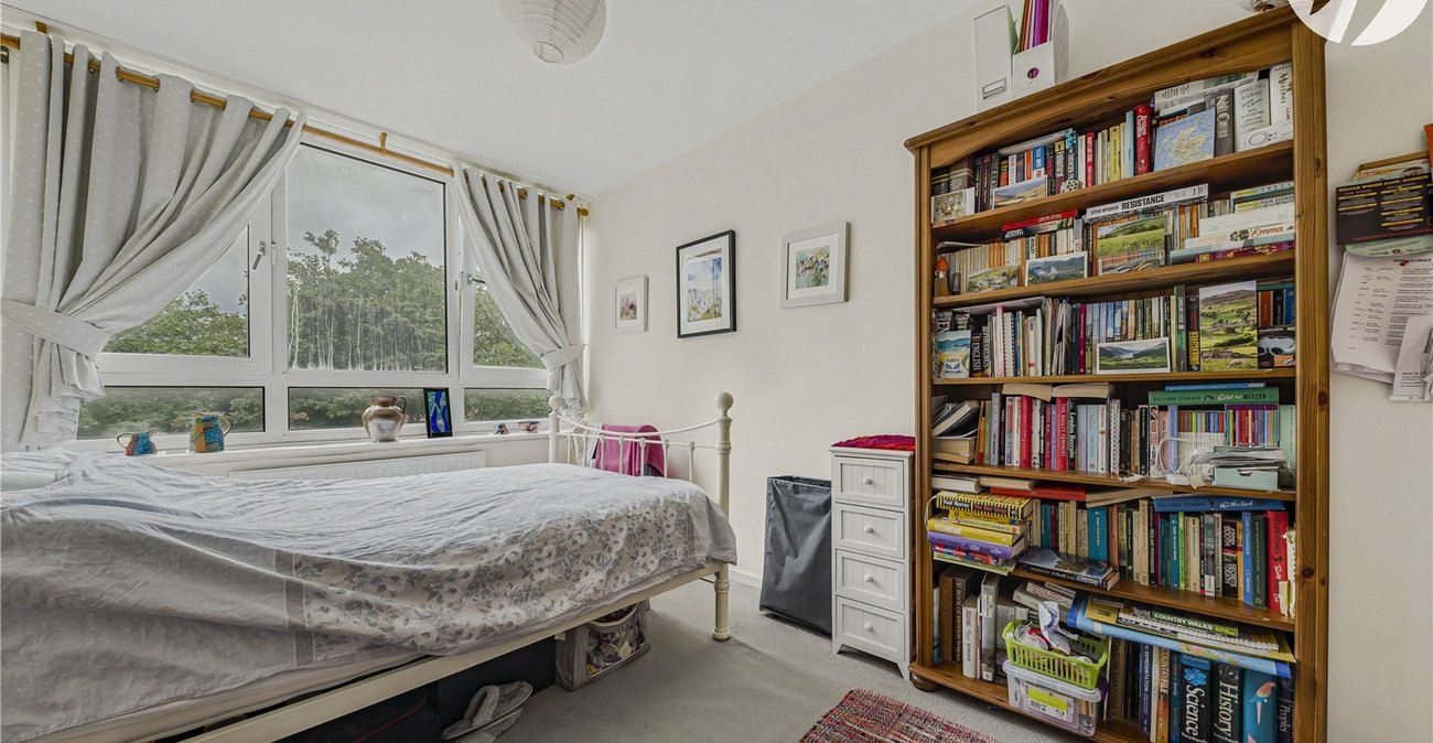 2 bedroom property for sale in London | Robinson Jackson