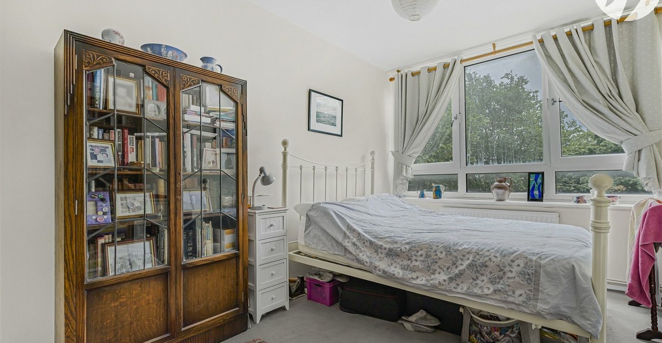 2 bedroom property for sale in London | Robinson Jackson