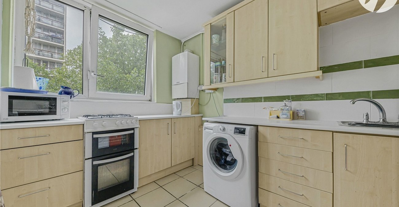 2 bedroom property for sale in London | Robinson Jackson
