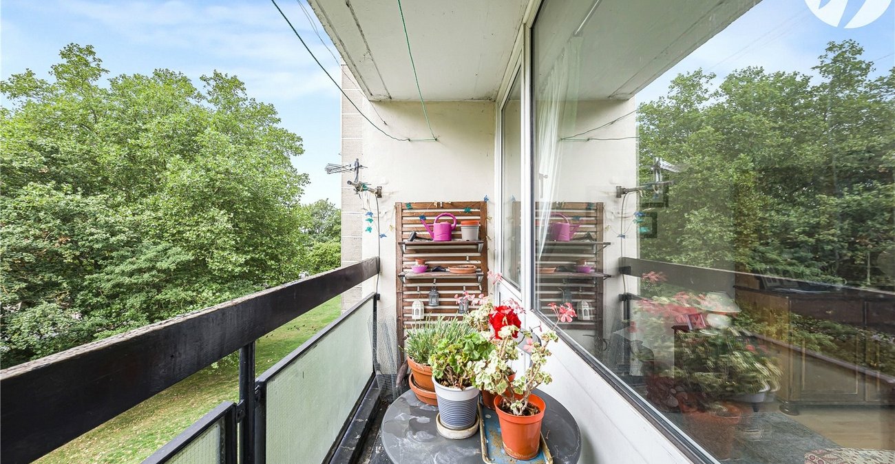 2 bedroom property for sale in London | Robinson Jackson