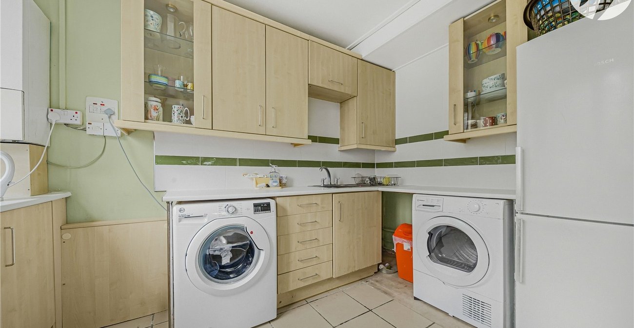 2 bedroom property for sale in London | Robinson Jackson