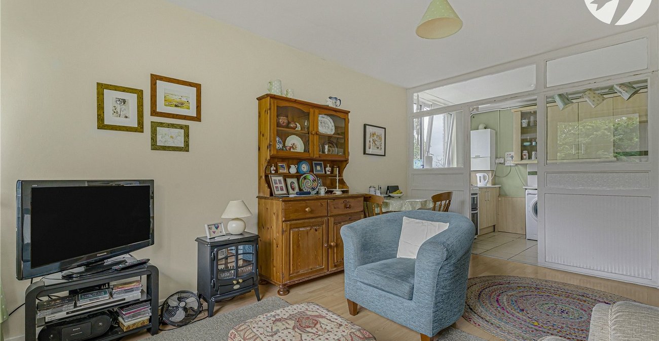 2 bedroom property for sale in London | Robinson Jackson