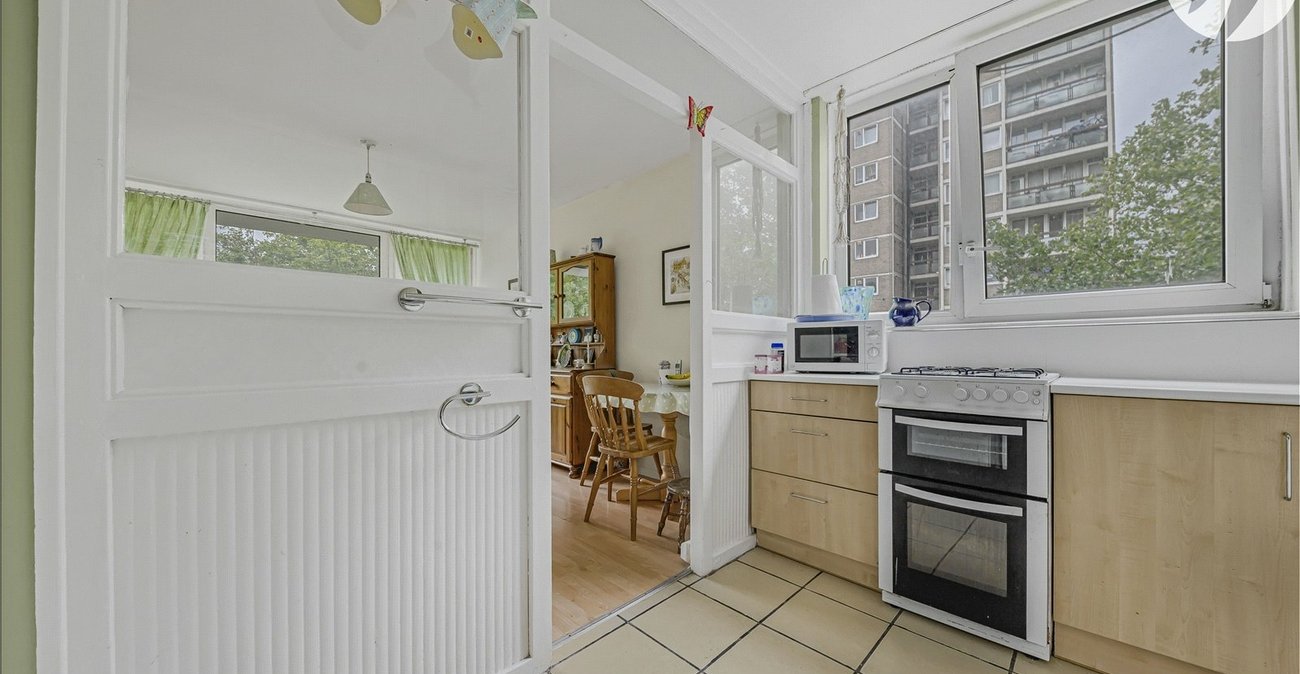 2 bedroom property for sale in London | Robinson Jackson