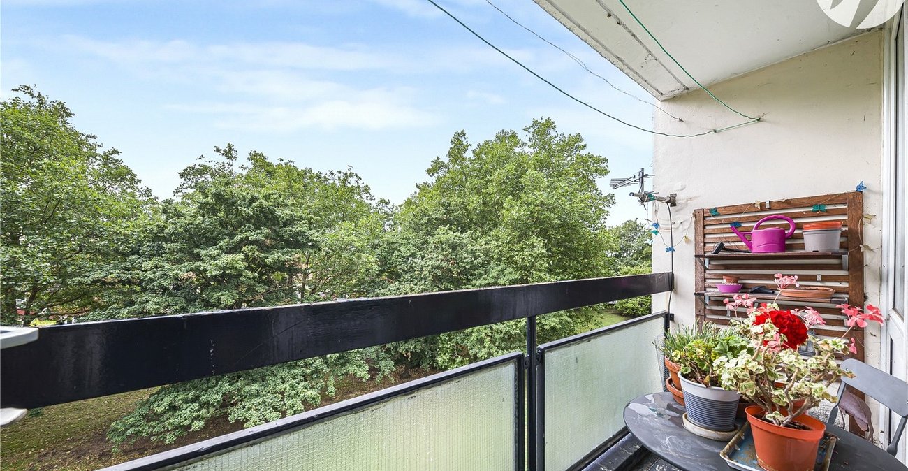 2 bedroom property for sale in London | Robinson Jackson