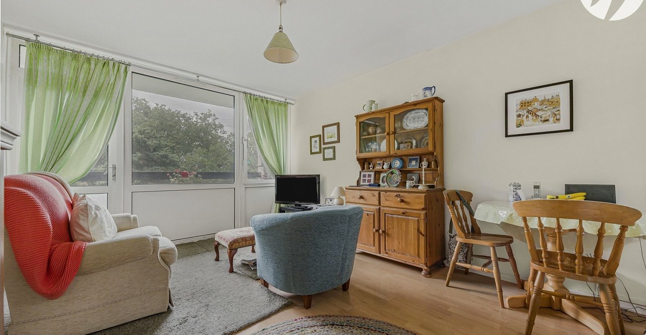 2 bedroom property for sale in London | Robinson Jackson