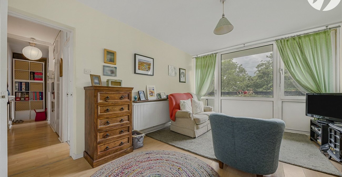 2 bedroom property for sale in London | Robinson Jackson