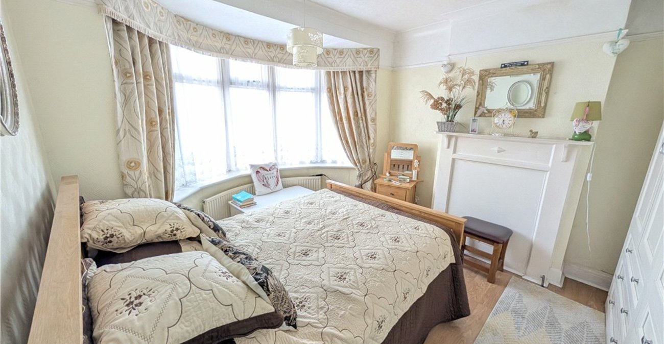 2 bedroom bungalow for sale in Orpington | Robinson Jackson