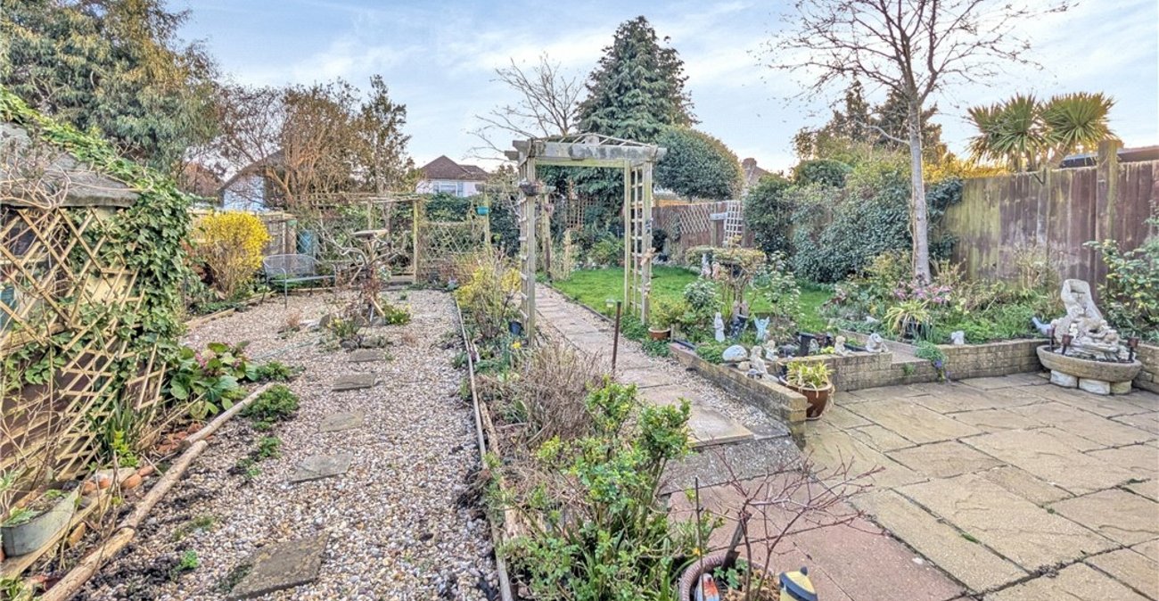 2 bedroom bungalow for sale in Orpington | Robinson Jackson