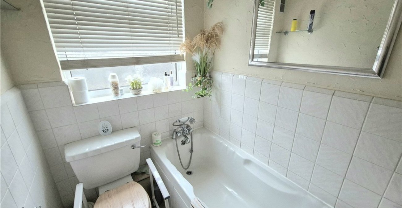 2 bedroom bungalow for sale in Orpington | Robinson Jackson