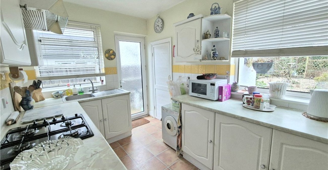 2 bedroom bungalow for sale in Orpington | Robinson Jackson