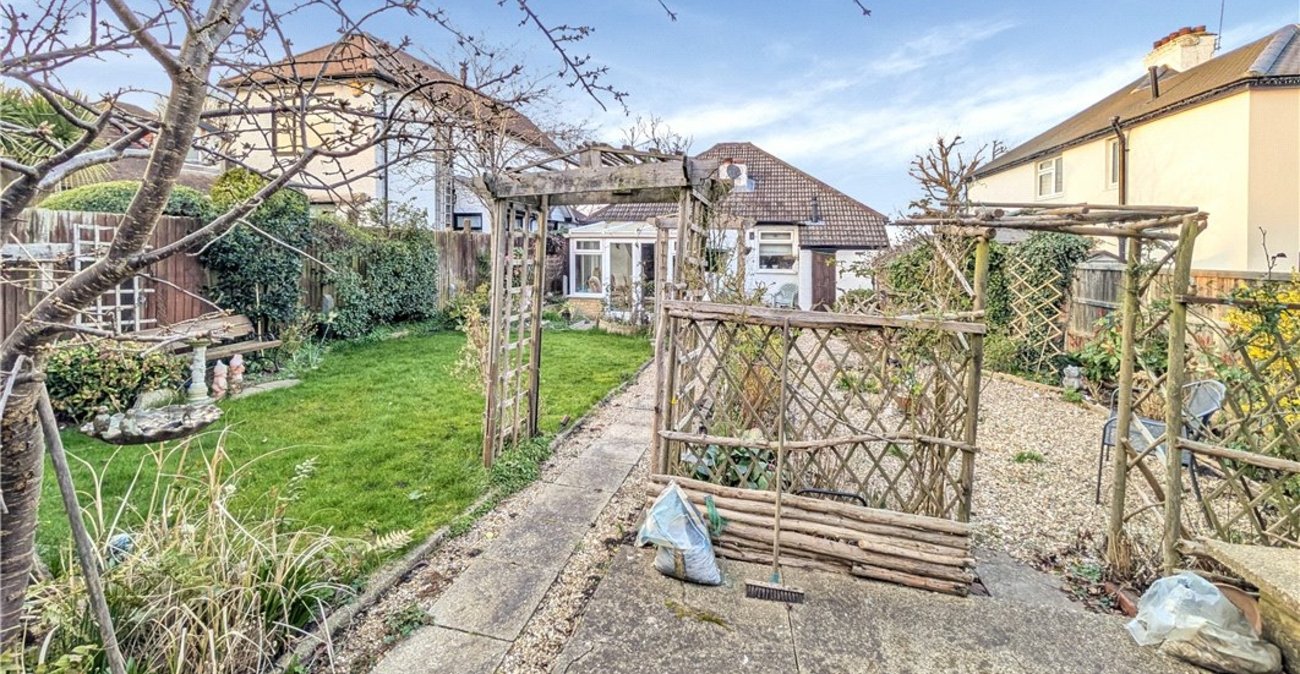 2 bedroom bungalow for sale in Orpington | Robinson Jackson