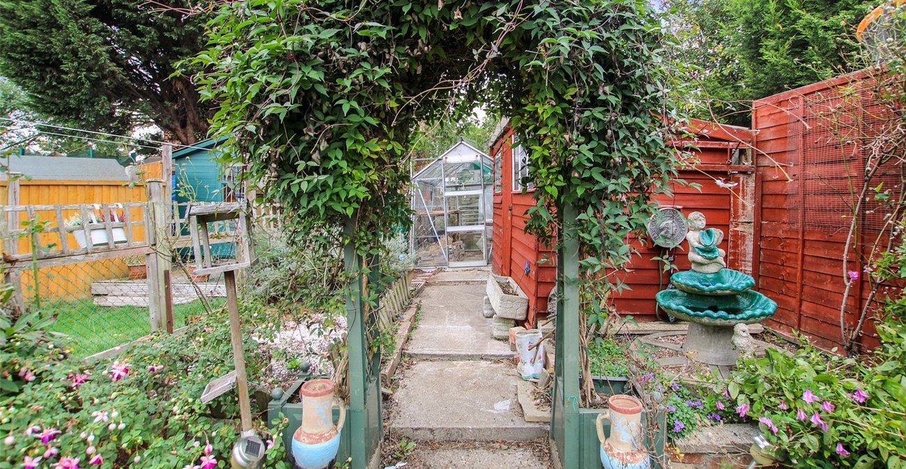 2 bedroom house for sale in Mottingham | Robinson Jackson