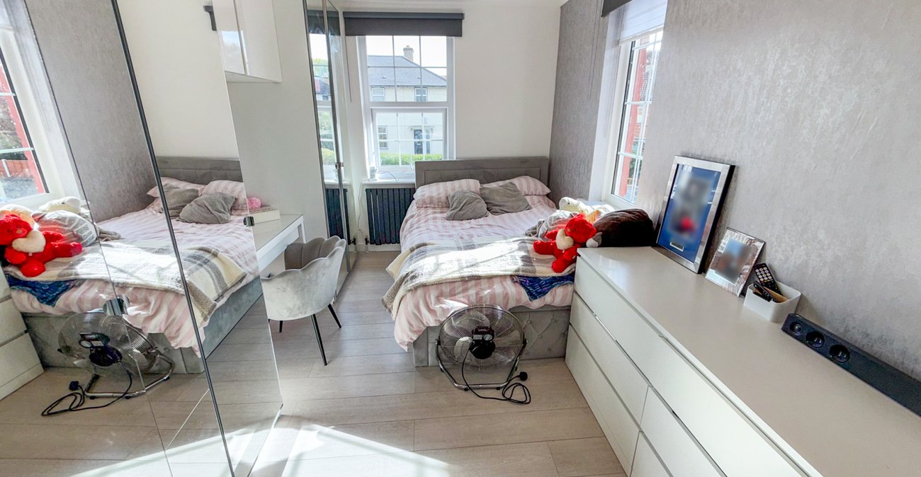 3 bedroom house for sale in London | Robinson Jackson