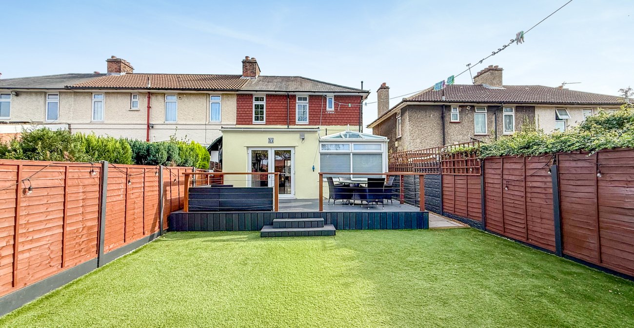 3 bedroom house for sale in London | Robinson Jackson