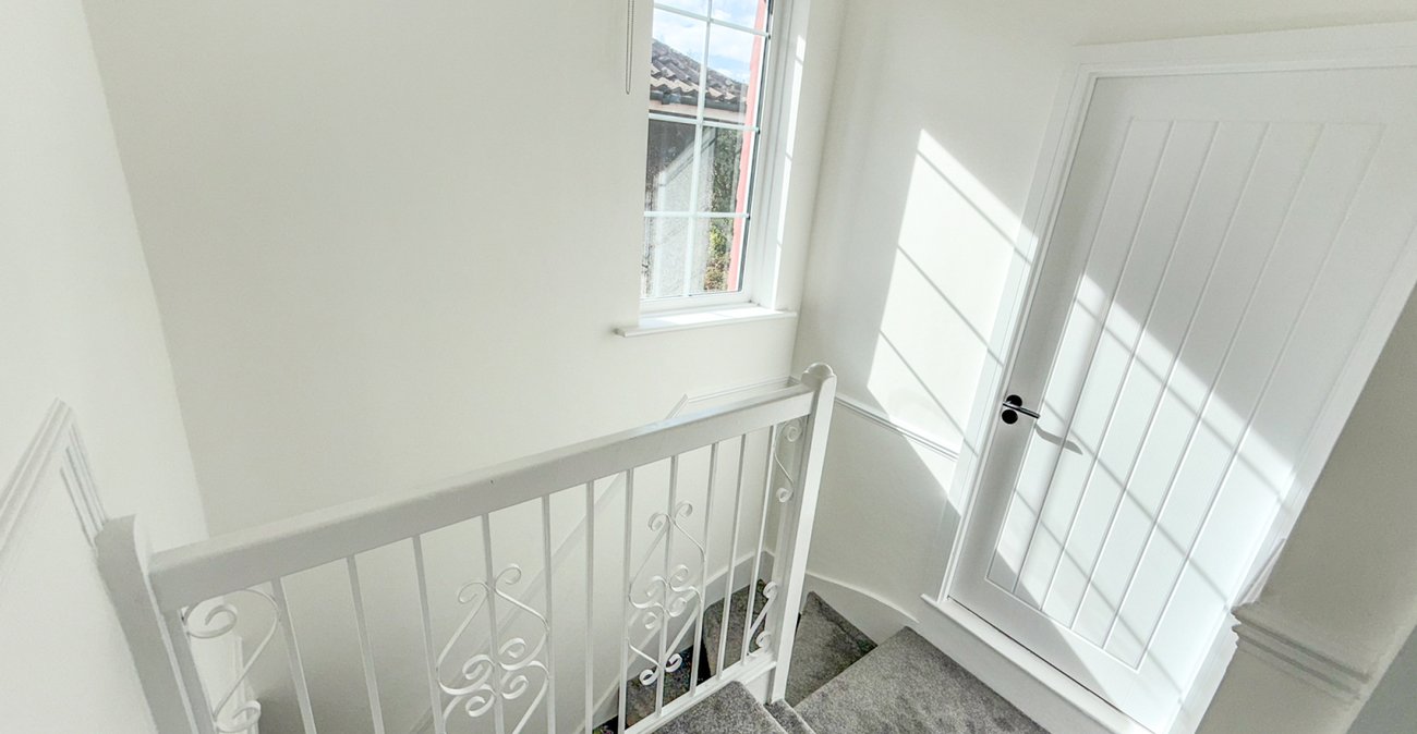 3 bedroom house for sale in London | Robinson Jackson