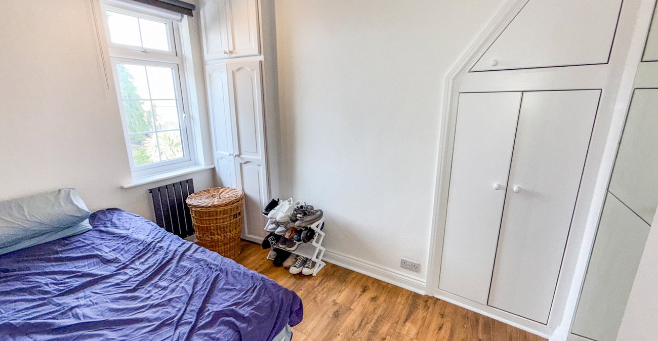 3 bedroom house for sale in London | Robinson Jackson