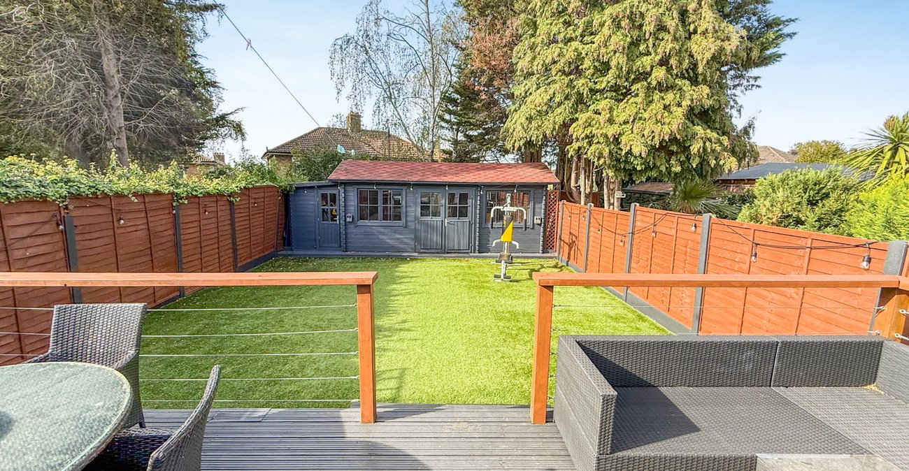 3 bedroom house for sale in London | Robinson Jackson