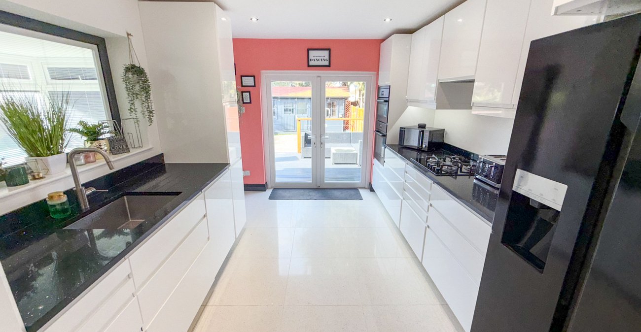 3 bedroom house for sale in London | Robinson Jackson