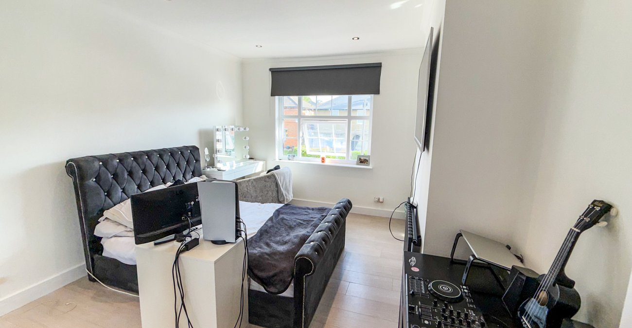 3 bedroom house for sale in London | Robinson Jackson