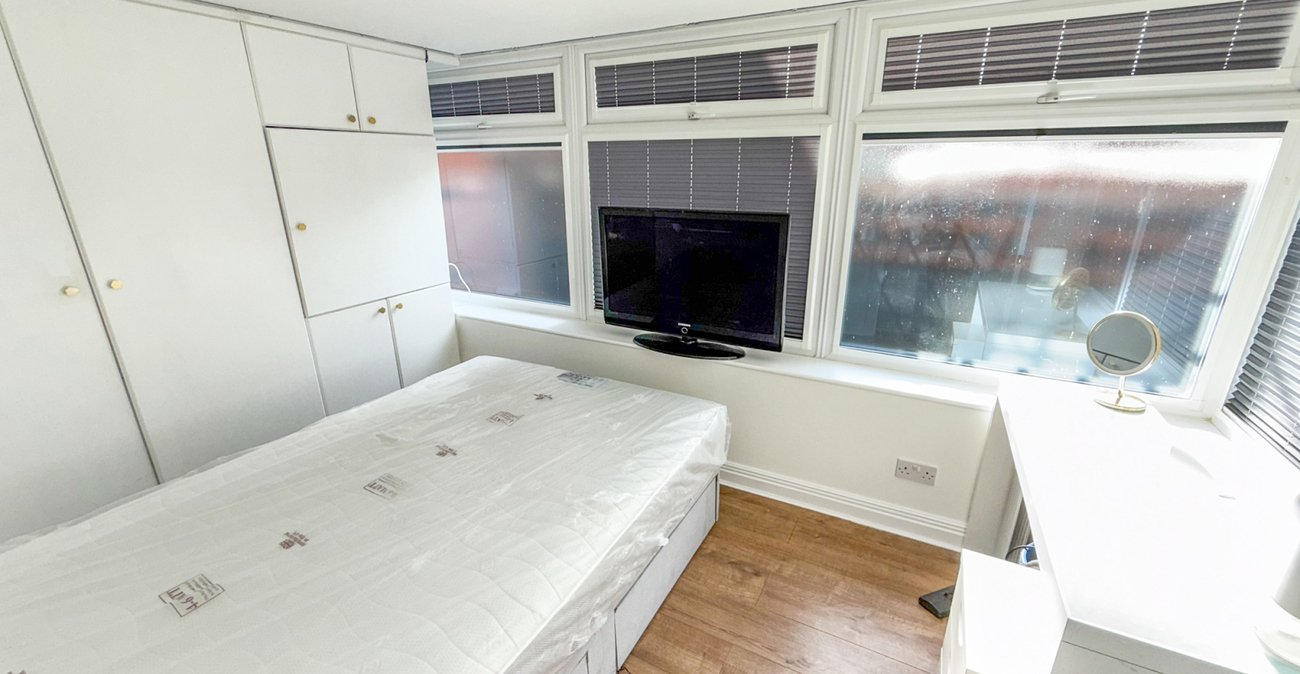 3 bedroom house for sale in London | Robinson Jackson