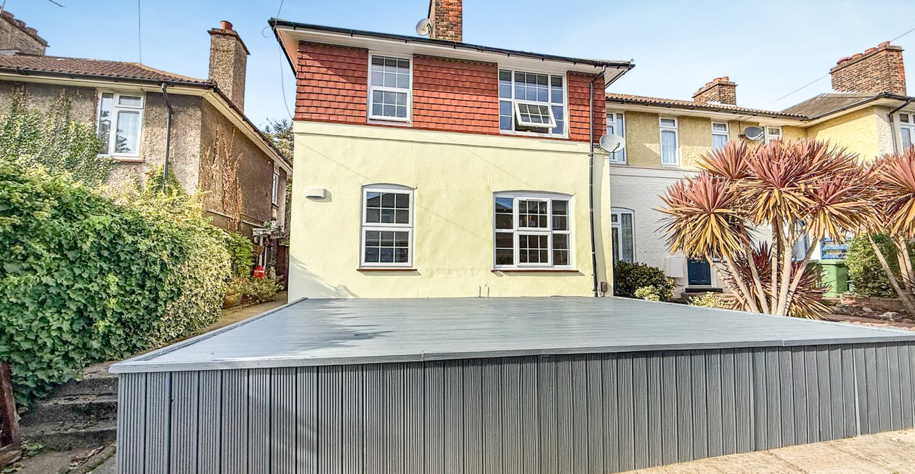 3 bedroom house for sale in London | Robinson Jackson