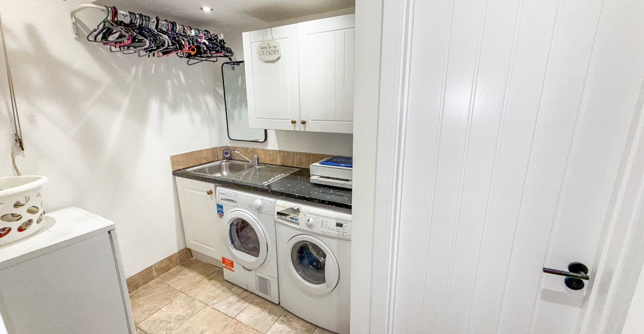 3 bedroom house for sale in London | Robinson Jackson