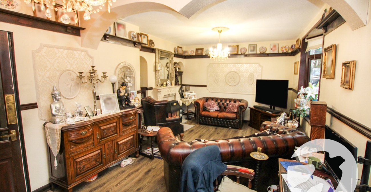 3 bedroom house for sale in London | Robinson Jackson