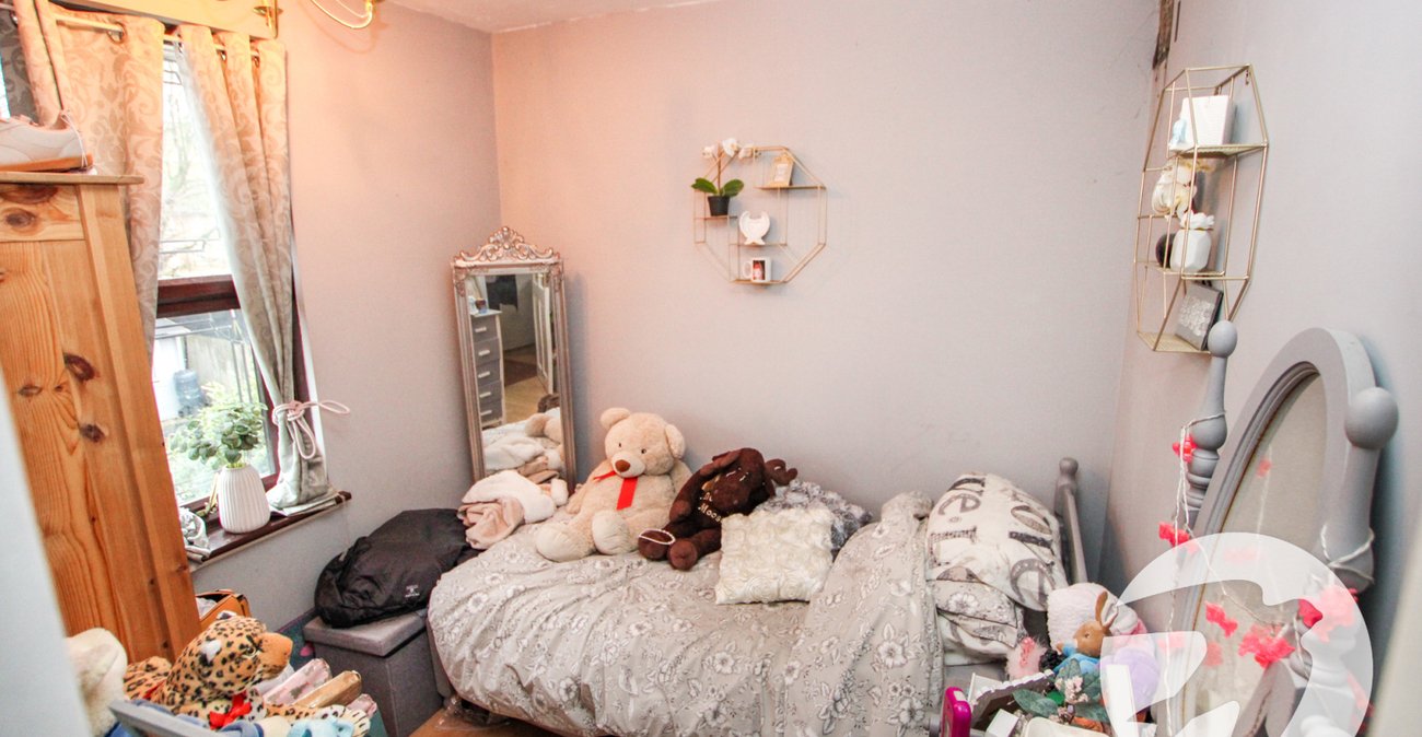 3 bedroom house for sale in London | Robinson Jackson