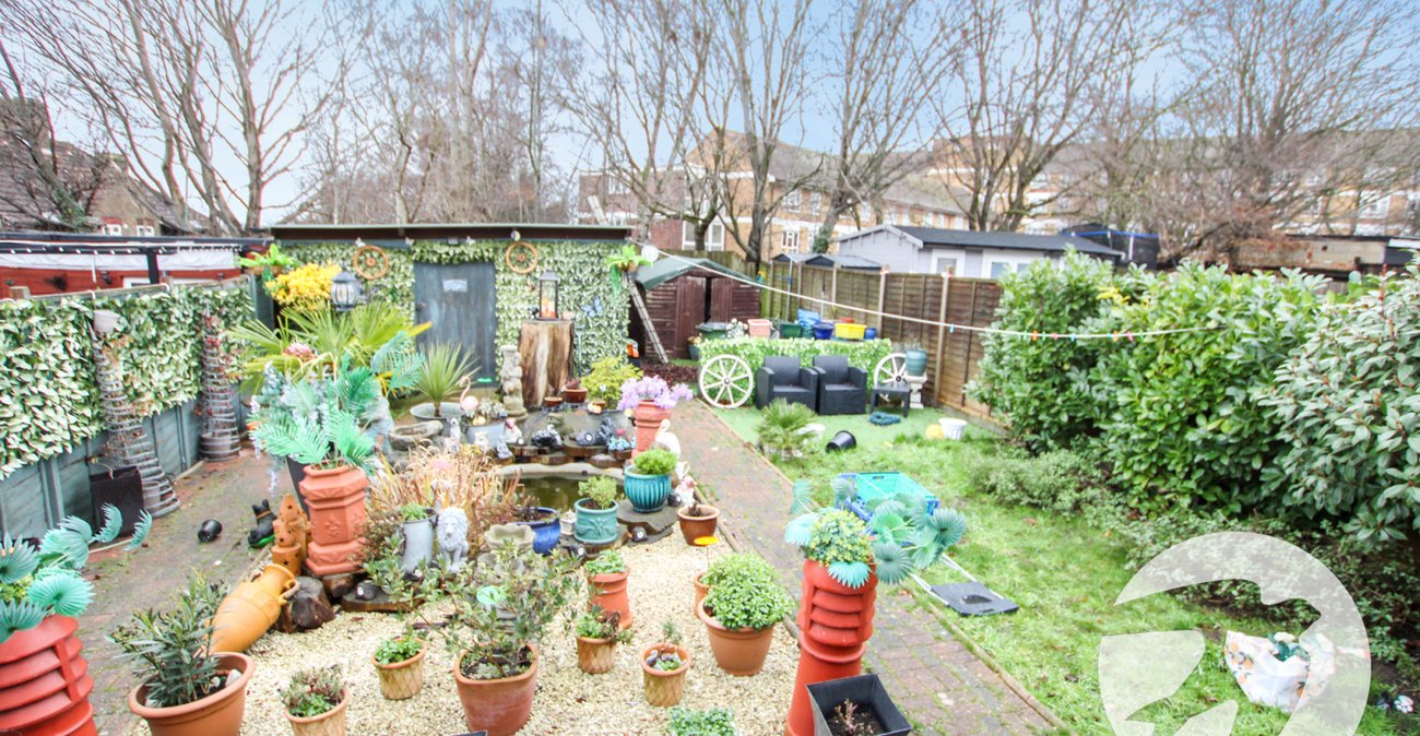 3 bedroom house for sale in London | Robinson Jackson