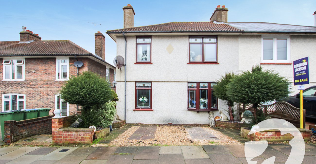 3 bedroom house for sale in London | Robinson Jackson