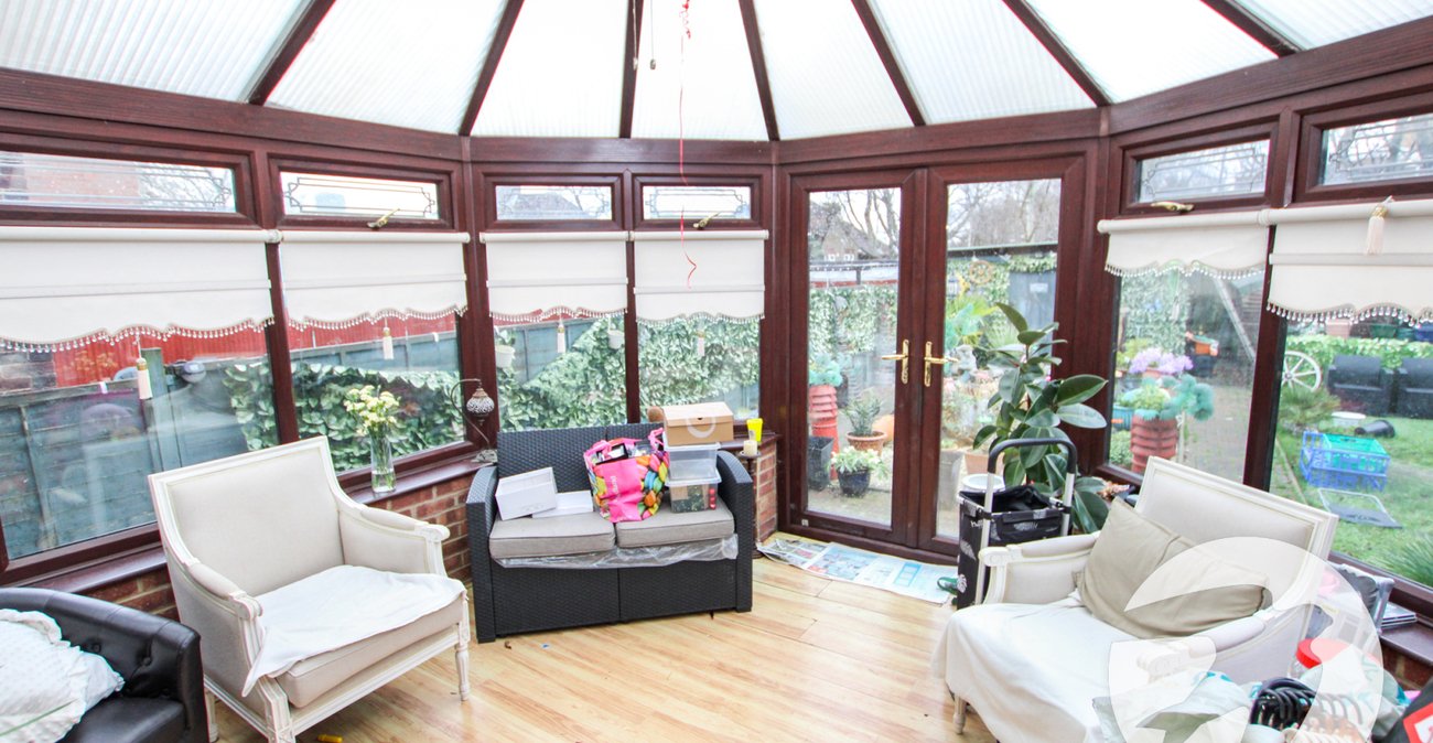 3 bedroom house for sale in London | Robinson Jackson