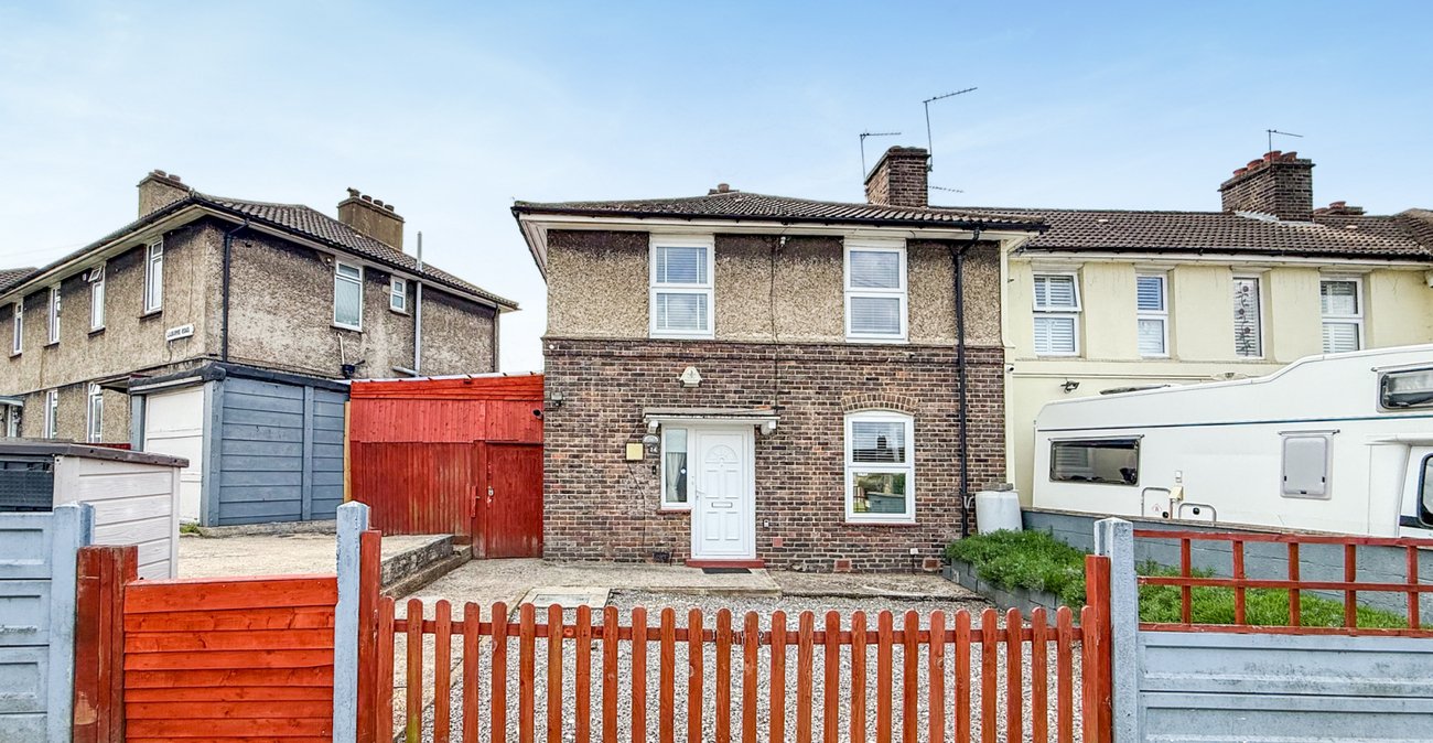 3 bedroom house for sale in London | Robinson Jackson