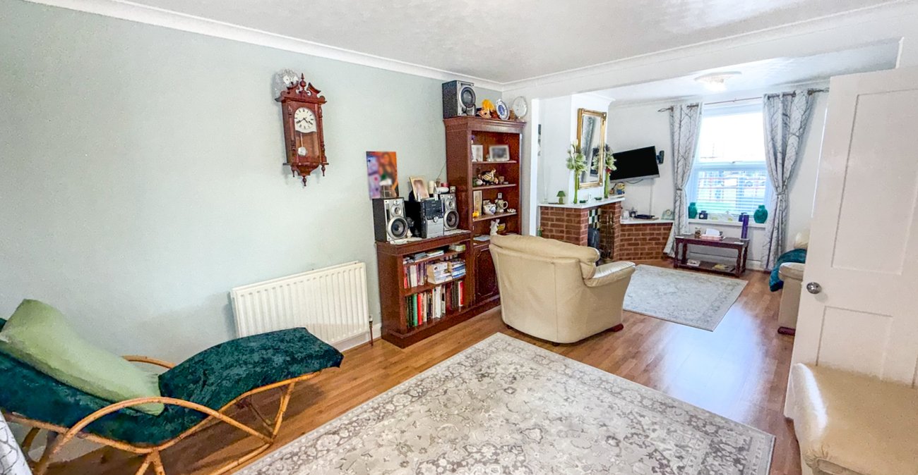 3 bedroom house for sale in London | Robinson Jackson