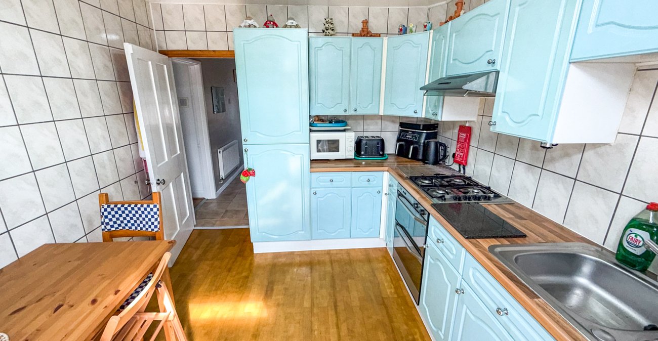 3 bedroom house for sale in London | Robinson Jackson