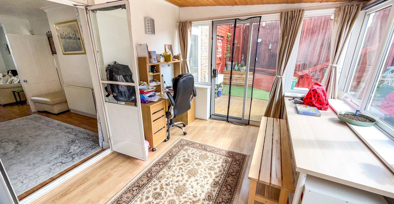 3 bedroom house for sale in London | Robinson Jackson