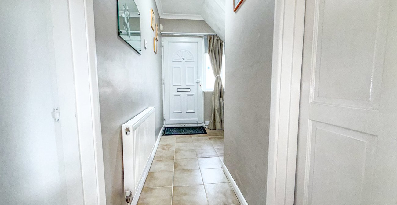 3 bedroom house for sale in London | Robinson Jackson