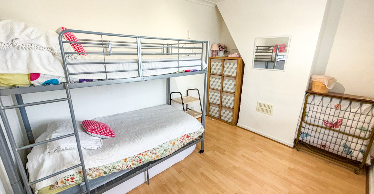 3 bedroom house for sale in London | Robinson Jackson