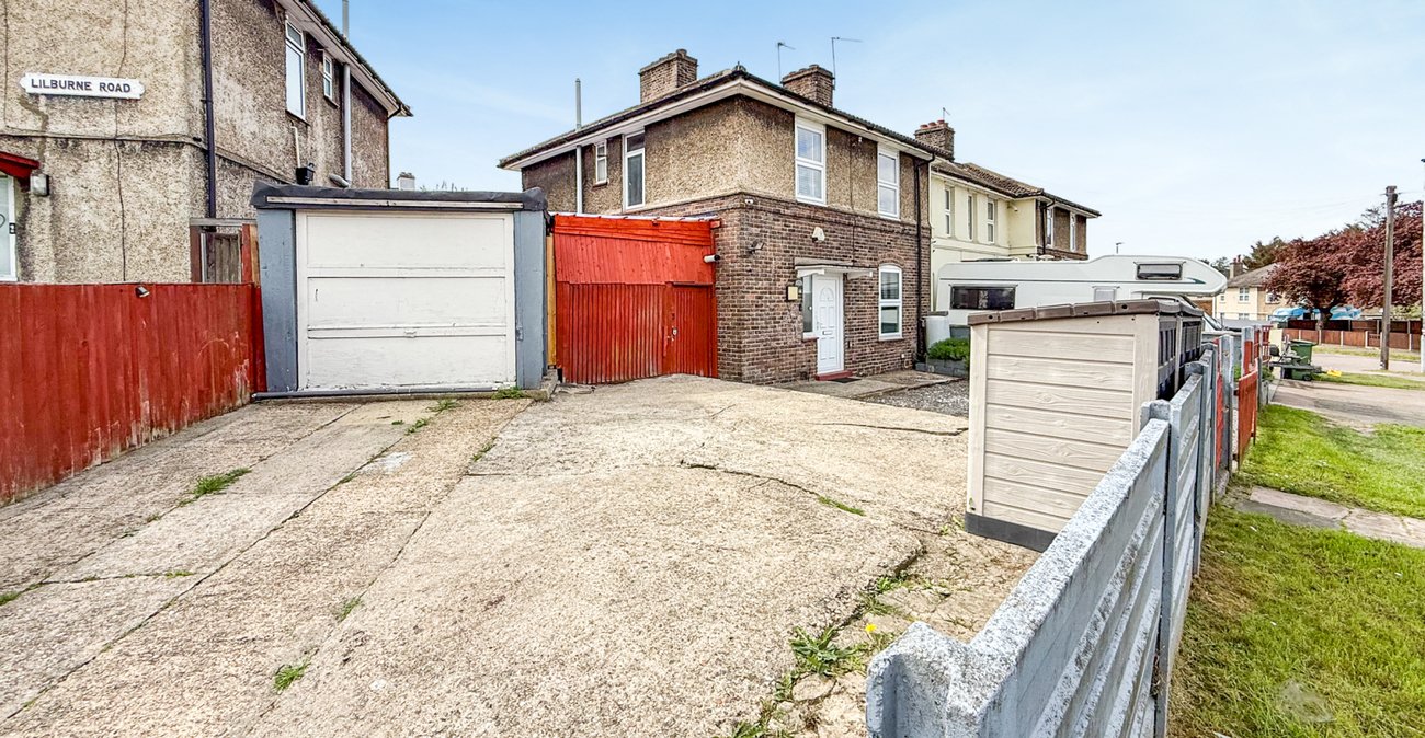 3 bedroom house for sale in London | Robinson Jackson