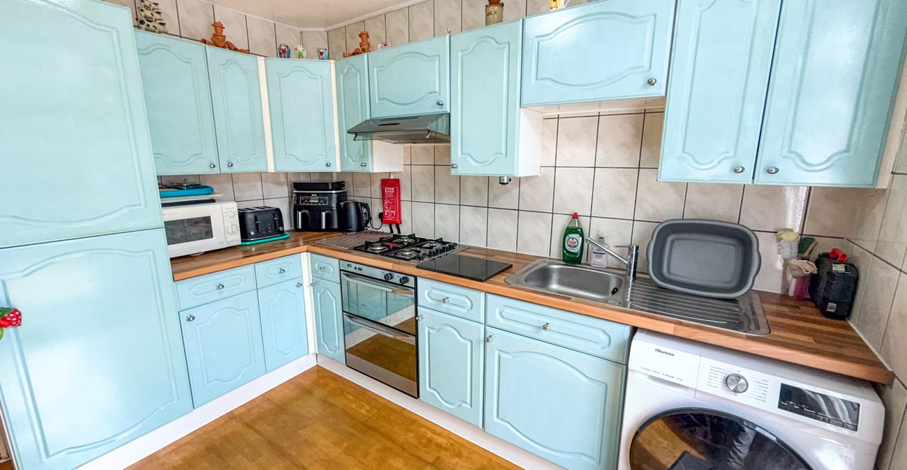 3 bedroom house for sale in London | Robinson Jackson