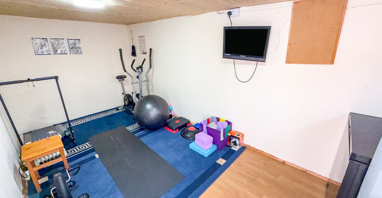 3 bedroom house for sale in London | Robinson Jackson