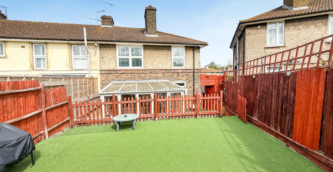 3 bedroom house for sale in London | Robinson Jackson