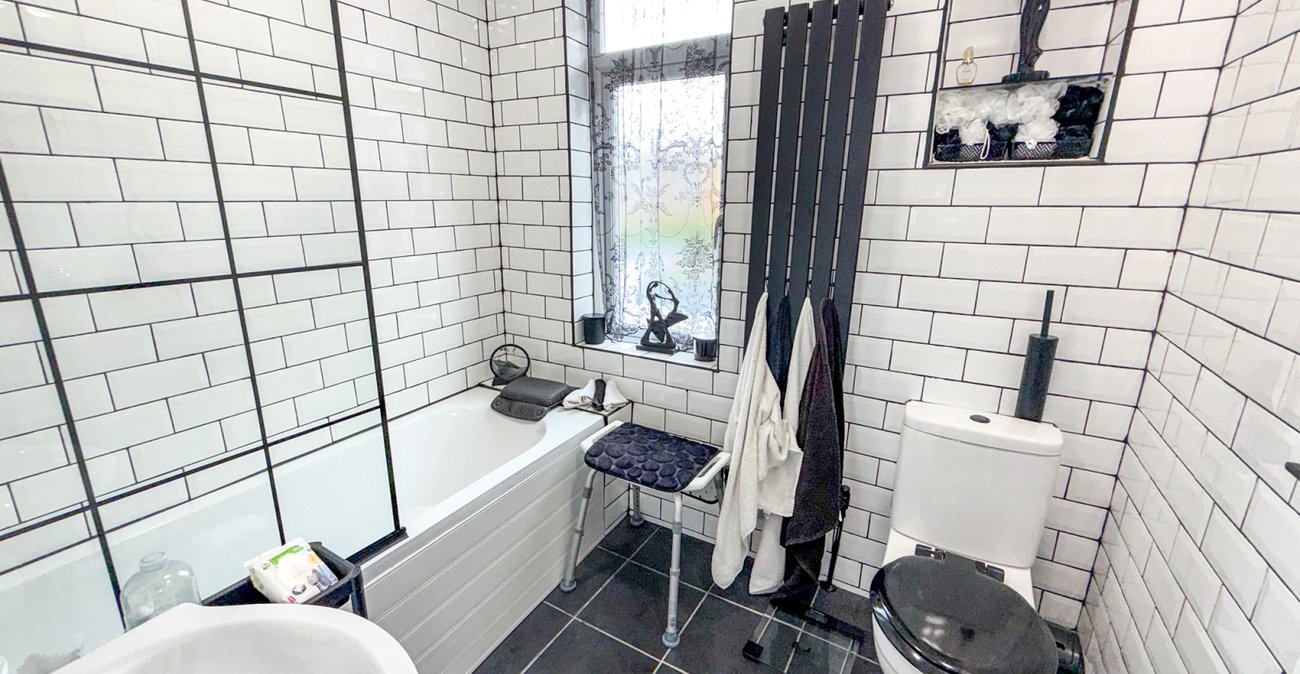 3 bedroom house for sale in London | Robinson Jackson