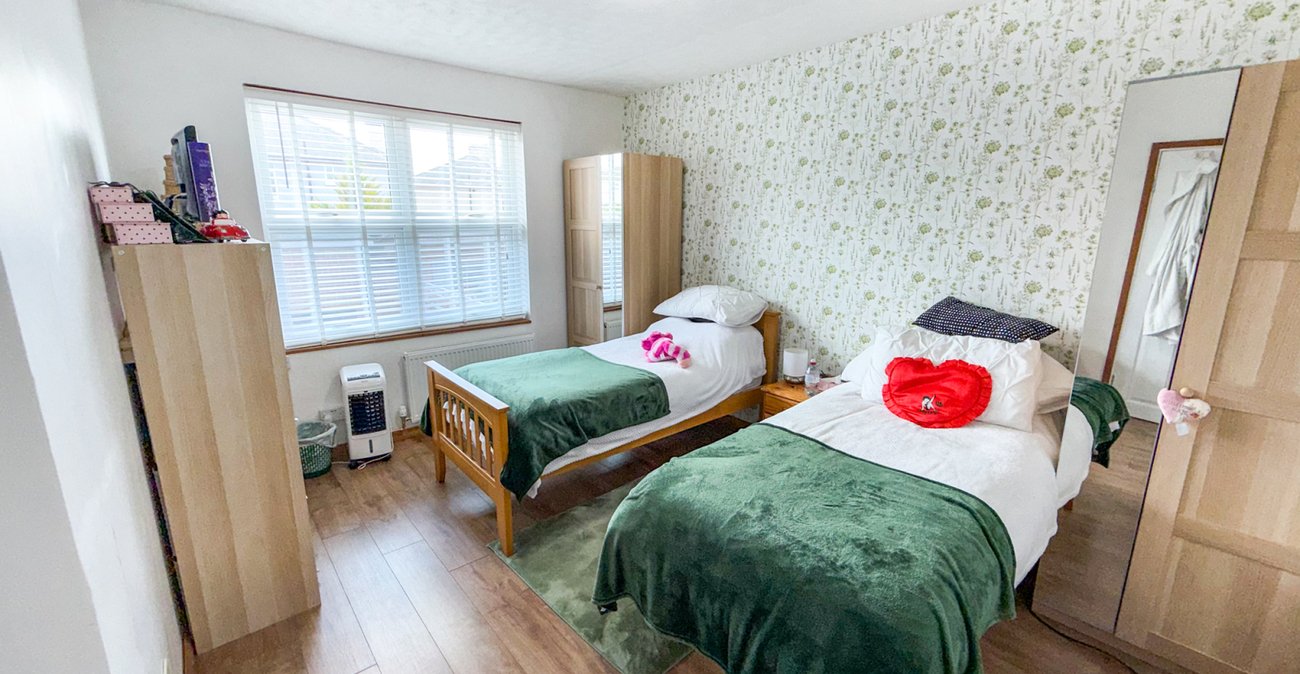 3 bedroom house for sale in London | Robinson Jackson