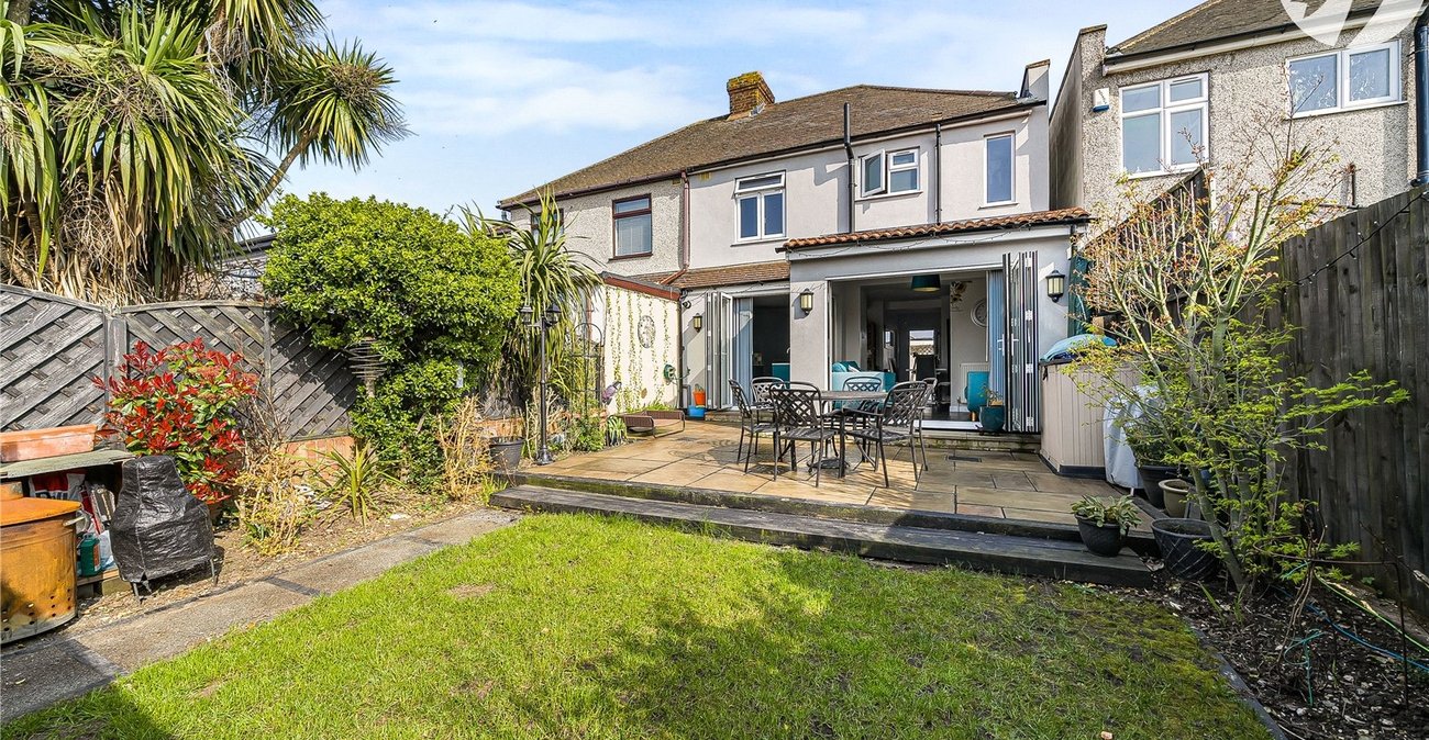 3 bedroom house for sale in Fleet Estate | Robinson Jackson