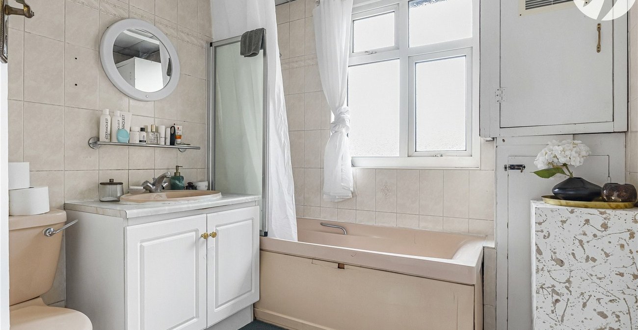 4 bedroom house for sale in West Dartford | Robinson Jackson