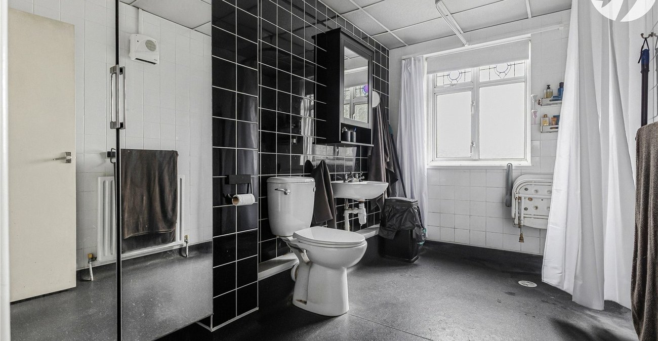 4 bedroom house for sale in West Dartford | Robinson Jackson