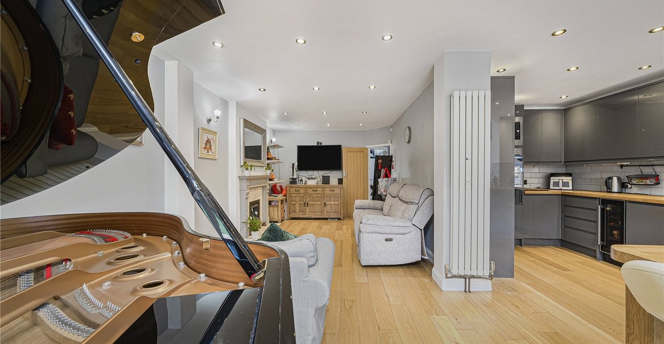 4 bedroom house for sale in Dartford | Robinson Jackson